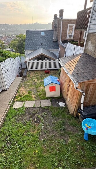 Yard with shed - 5 Nusser St