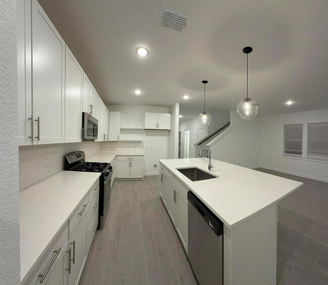 Building Photo - 4715 Bay Vista Dr