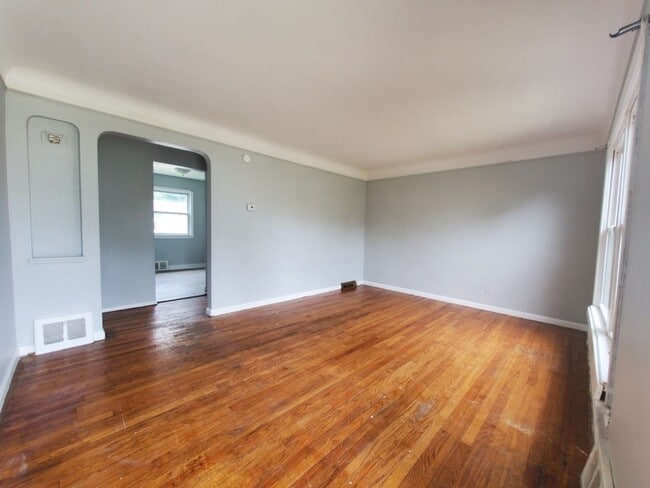 Building Photo - 16108 Edgewood Ave