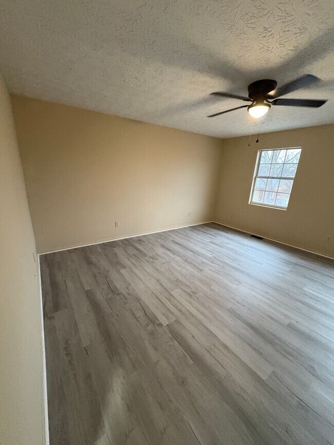 Building Photo - 56 Waterson Ln