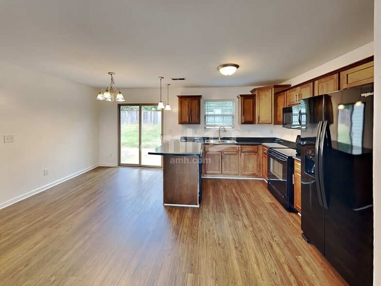 Building Photo - 484 Albion Cir