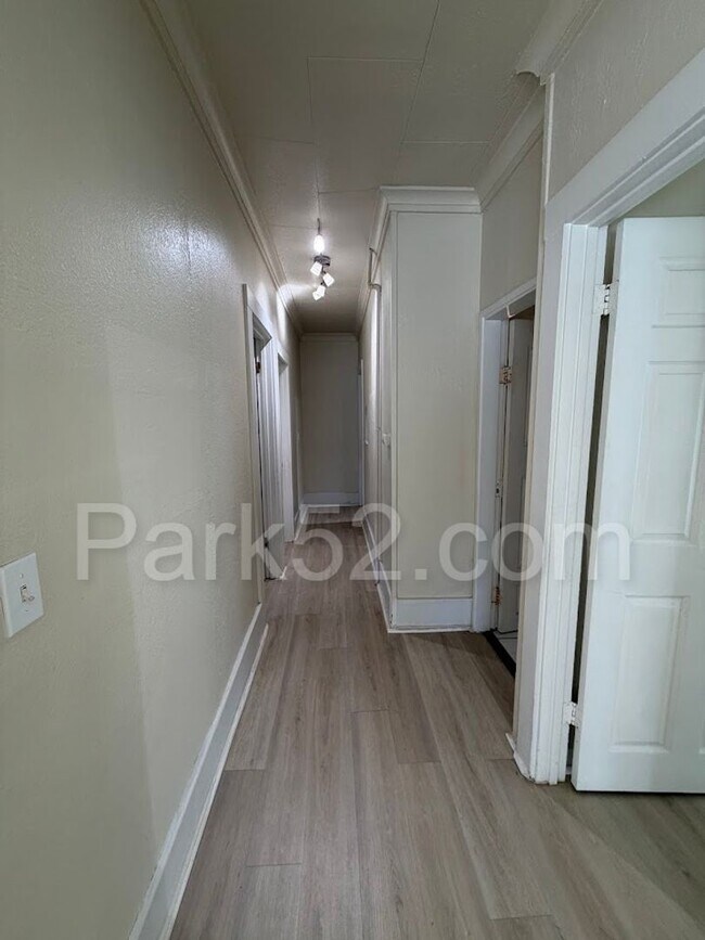 Building Photo - $500 Off 1st Full Month! Tacoma Area 3 Bedroom 1 Bathroom Duplex