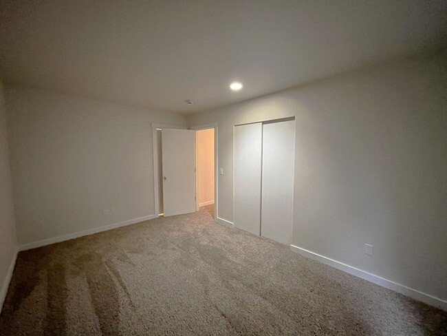 Building Photo - Spacious Four Bedroom Home with Bonus Room - Toledo St