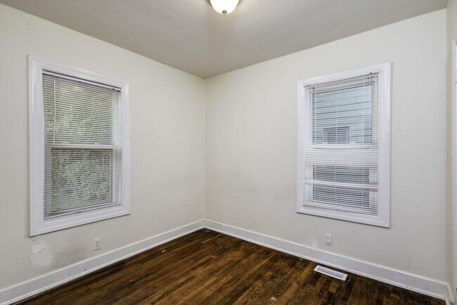 Building Photo - 1234 E Elza Ave