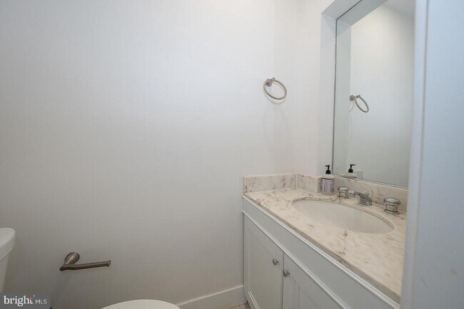 Building Photo - 39 Fairview Rd