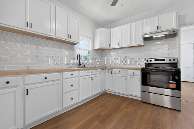 Building Photo - 502 Cottage Ave