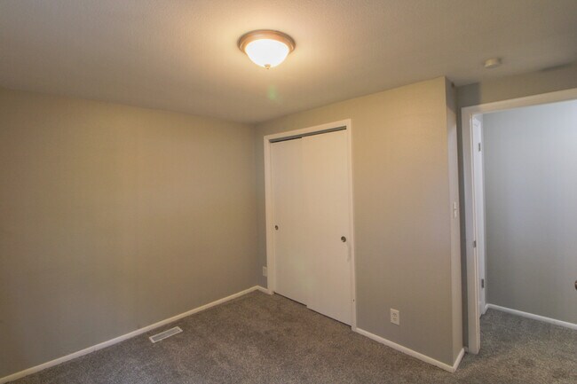 Building Photo - Orem Home
