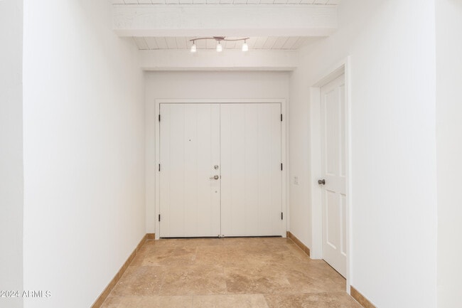 Building Photo - 5101 N Casa Blanca Dr