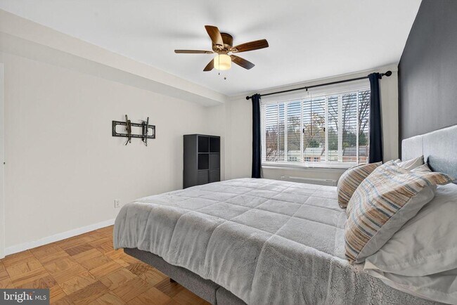 Building Photo - 1900 Lyttonsville Rd