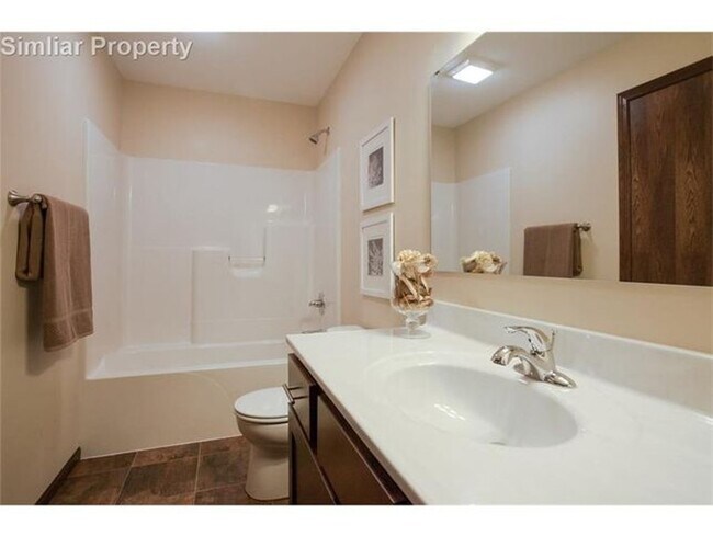 Building Photo - 536 Meadow Oak Cir