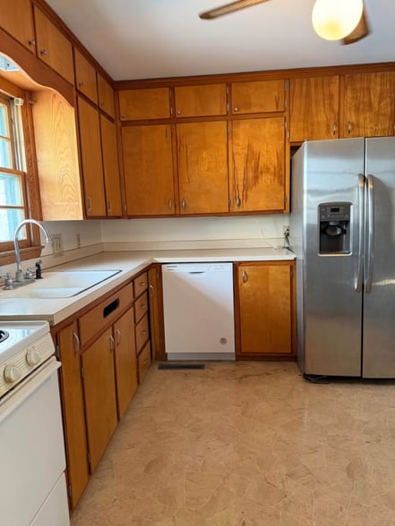 Building Photo - 970 N 1st St