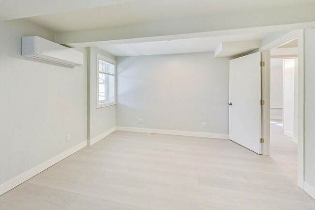 Building Photo - Brand new one bedroom in great location in...