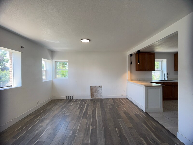 Building Photo - 4950 Milwaukee St