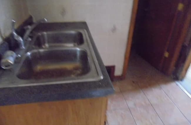 Building Photo - Spacious 4BR Single-Family Home – Renovate...