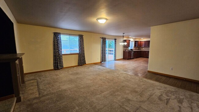 Building Photo - Large 4 Bed Home in Yelm