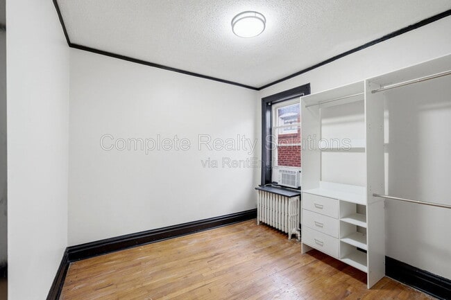 Building Photo - 5055 Lindenwood Ave