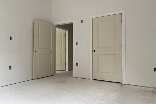 Building Photo - 251 Sladen St
