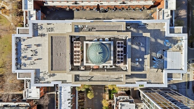 Building Photo - 1322 S Prairie Ave