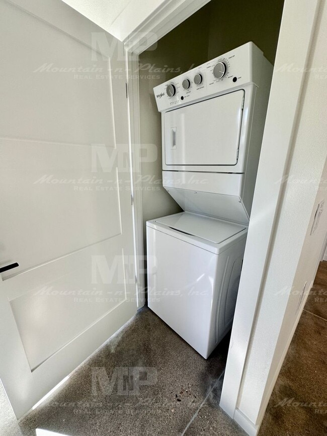 Building Photo - 301 Parker St