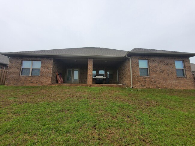 Building Photo - 329 Merlin Ct