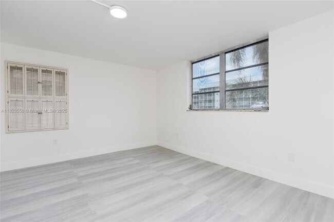 Building Photo - 3600 NE 170th St