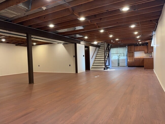 Building Photo - 580 N State St