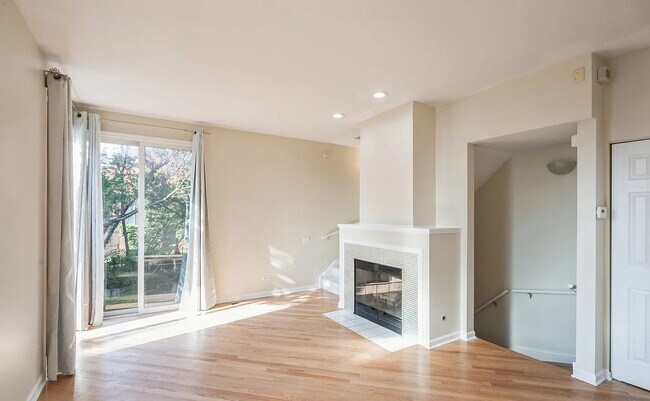 Building Photo - Upscale Living at Its Finest