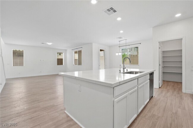 Building Photo - 1118 Junipine Ave