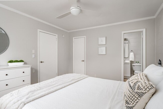 Building Photo - One Bedroom Across From Walking & Biking Trails in Fisher Park - Water & Parking Included