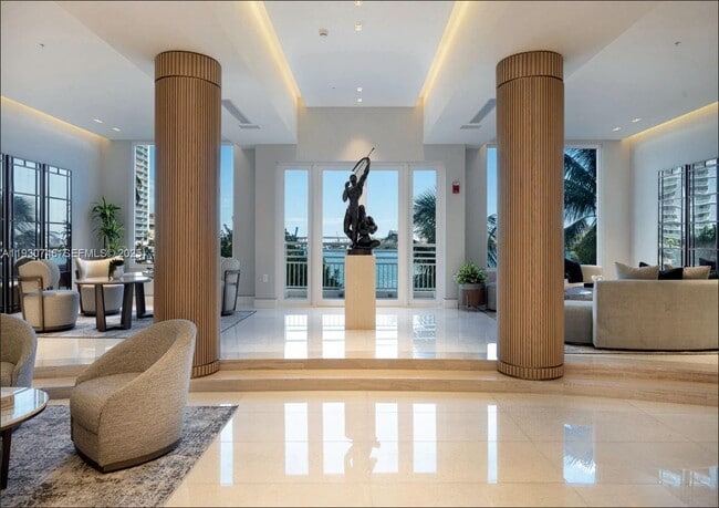 Building Photo - 888 Brickell Key Dr