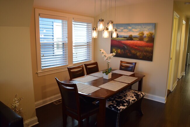 Building Photo - 3538 N Hoyne Ave