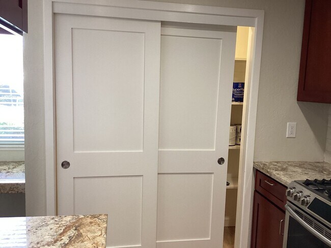 Building Photo - Cozy 2Br/1Ba Near the Beach