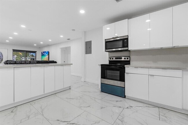 Building Photo - 4530 SW 25th St