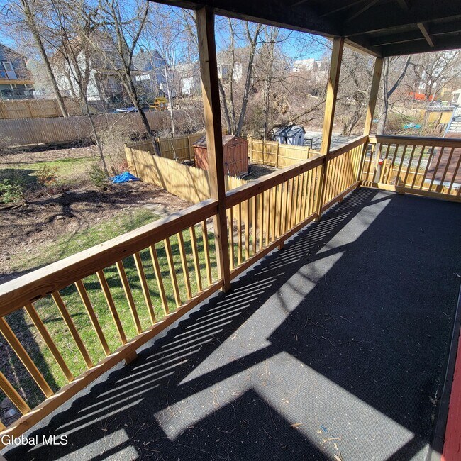 Building Photo - 762 Eastern Ave