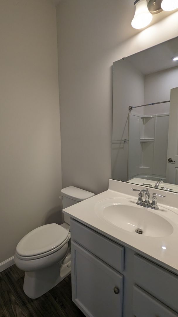 Building Photo - Luxury Townhome