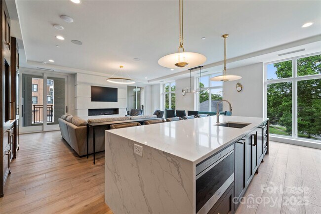 Building Photo - 1500 Queens Rd