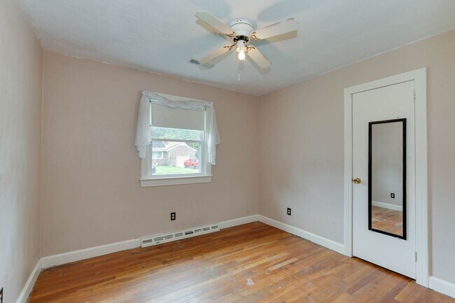 Building Photo - 105 Adams Dr
