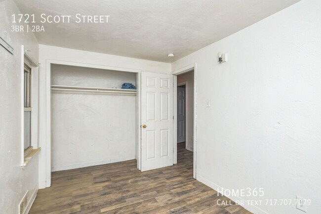 Building Photo - 1721 Scott St