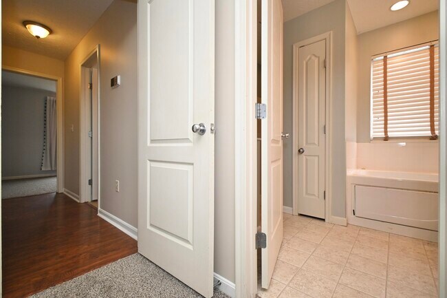 Building Photo - 5898 Ethan Dr