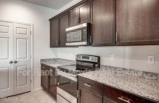 Building Photo - 18354 N Buckhorn Trail