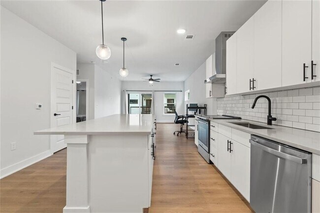 Building Photo - 3101 Govalle Ave