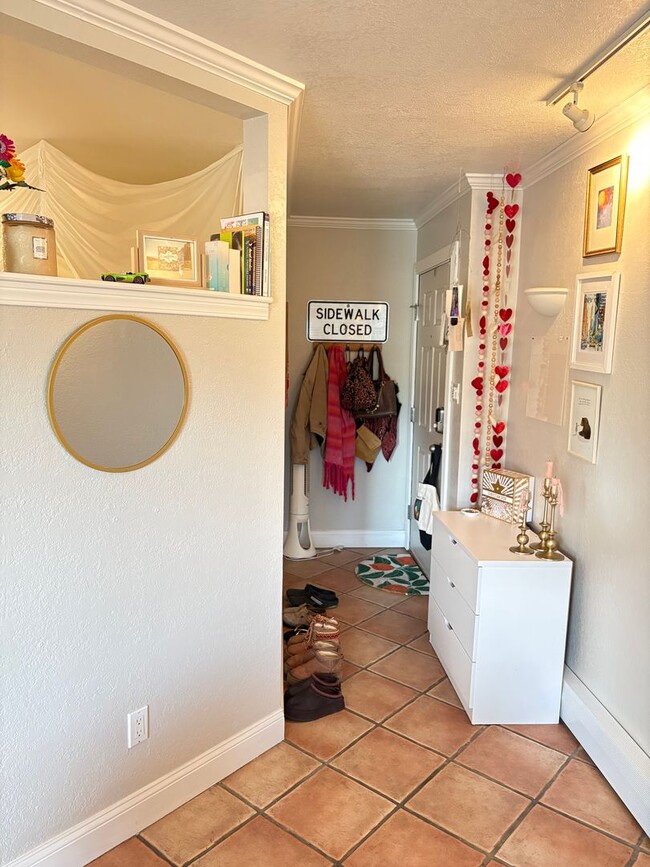 Building Photo - One Bedroom Condo Walking Distance to CU with Fenced Backyard and Flatiron Views!