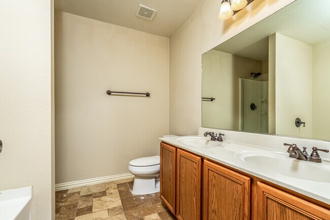 Building Photo - 1118 Antoinette Dr