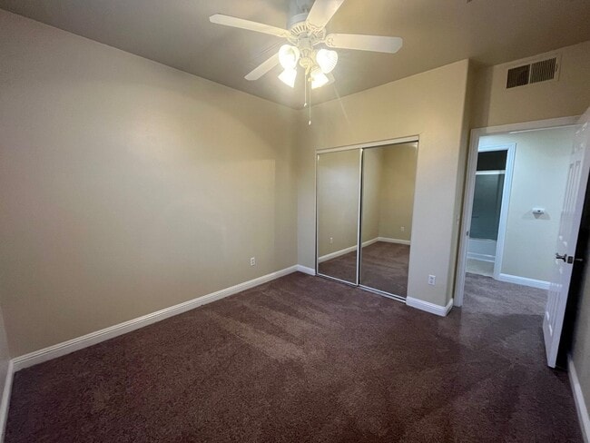 Building Photo - Spacious 2bed 2.5bath 3 story Condo with 1 car garage available in Westlake Parkway!