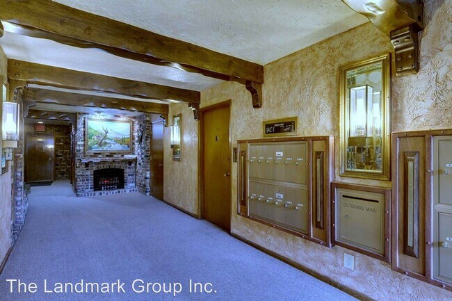Building Photo - 13322 Greenwood Ave N