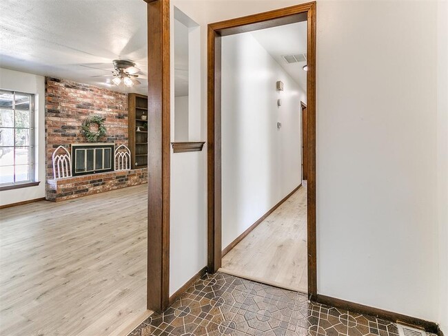 Building Photo - 103 Clador Dr