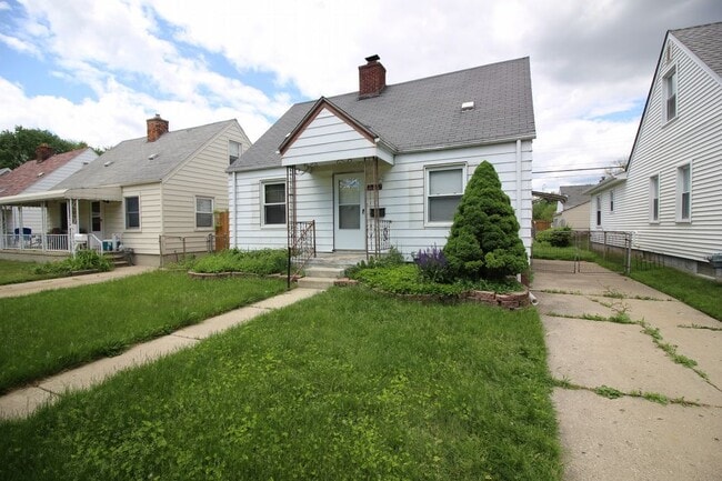 Primary Photo - Bungalow Home in Wayne