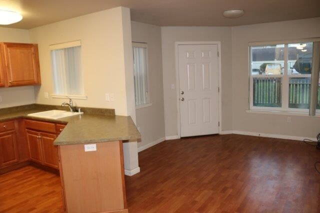 Building Photo - Cute, Cozy, convenient Arcata 3 bedroom townhouse with small fenced yard, laundry