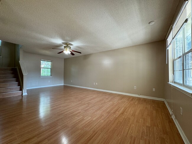 Building Photo - 1620 Hickory Pl