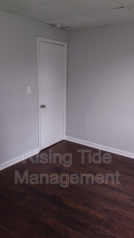 Building Photo - 2529 Circle Dr